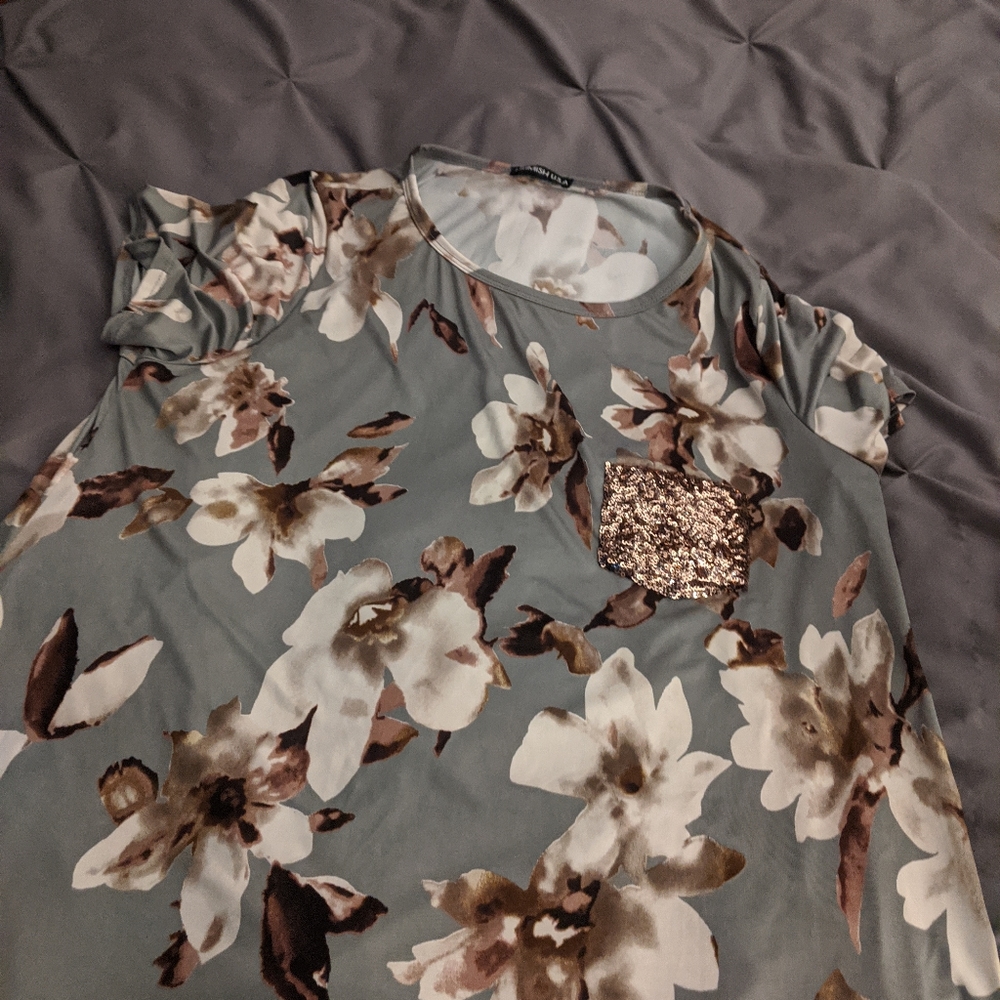 2XL Flower top with sparkle pocket